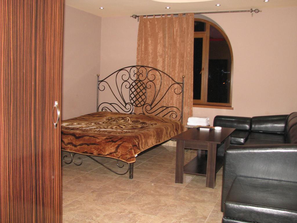 Princ Plaza Hotel Ereván Habitación foto