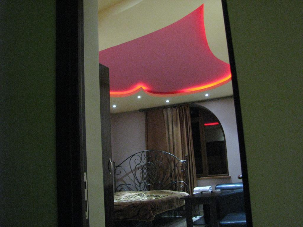 Princ Plaza Hotel Ereván Habitación foto