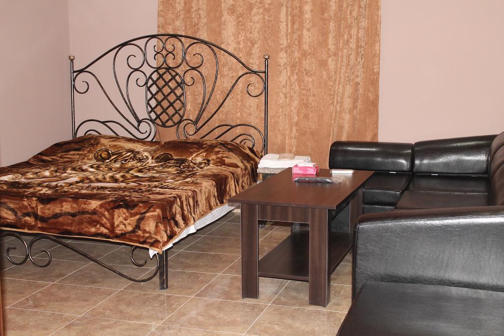 Princ Plaza Hotel Ereván Habitación foto